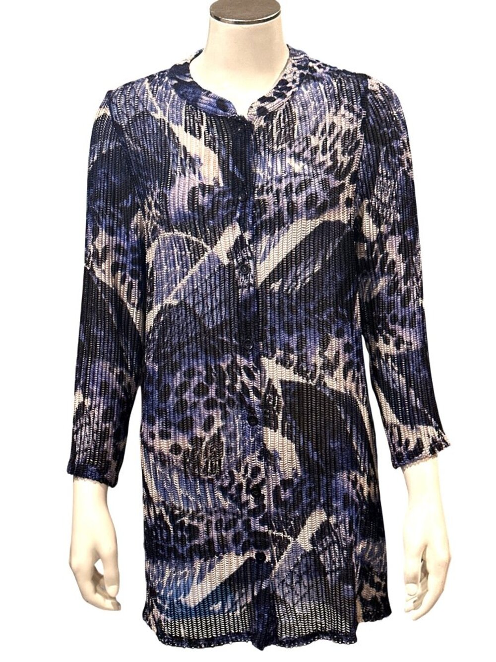 Chicos Travelers Size 0 Blue Button Down Tunic Jacket Abstract Plissé Texture - Picture 2 of 10